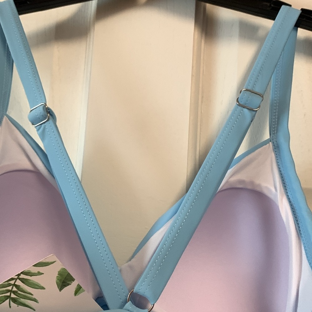 Swimsuit One Piece Blue Color-Block. - Picture 4 of 9